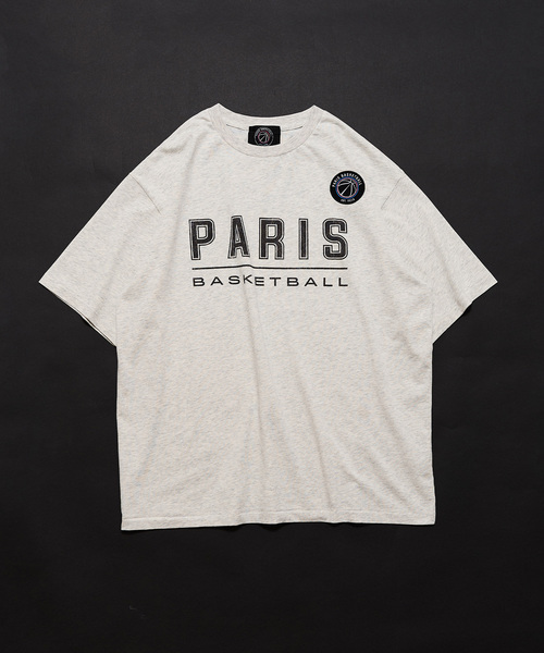 EDIFICE（エディフィス）の「PARIS BASKETBALL(パリ バスケットボール) 別注 ヴィンテージ カレッジロゴ Tシャツ（Tシャツ/カットソー・メンズ・ホワイト/ブラック/グレー・LARGE/MEDIUM）」の3枚目の写真