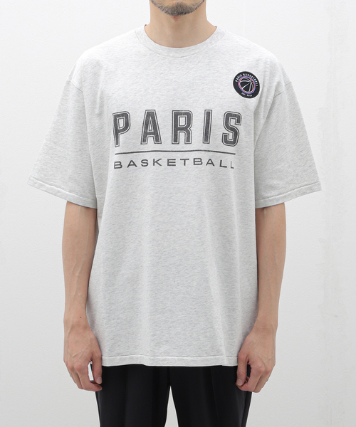 EDIFICE（エディフィス）の「PARIS BASKETBALL(パリ バスケットボール) 別注 ヴィンテージ カレッジロゴ Tシャツ（Tシャツ/カットソー・メンズ・ホワイト/ブラック/グレー・LARGE/MEDIUM）」の19枚目の写真