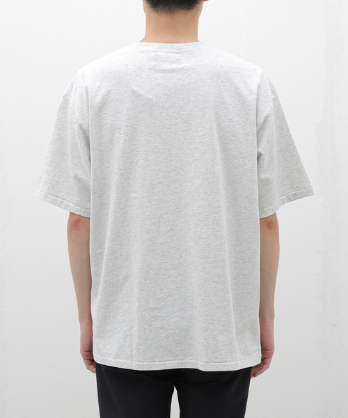 EDIFICE（エディフィス）の「PARIS BASKETBALL(パリ バスケットボール) 別注 ヴィンテージ カレッジロゴ Tシャツ（Tシャツ/カットソー・メンズ・ホワイト/ブラック/グレー・LARGE/MEDIUM）」の21枚目の写真