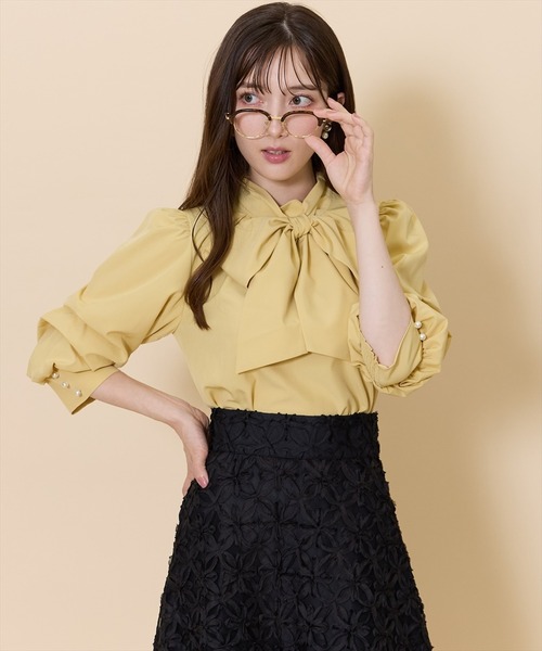 SWINGLE（スウィングル）の「AUTUMNタックスリーブボウタイブラウス（シャツ/ブラウス・レディース・ブラック/オフホワイト/クリーム・FREE）」の3枚目の写真