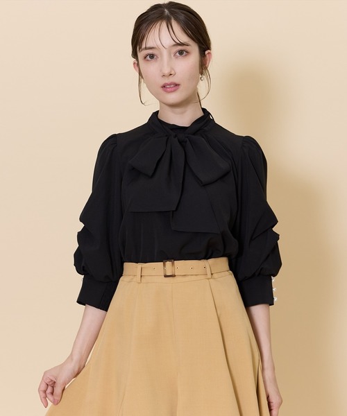 SWINGLE（スウィングル）の「AUTUMNタックスリーブボウタイブラウス（シャツ/ブラウス・レディース・ブラック/オフホワイト/クリーム・FREE）」の2枚目の写真