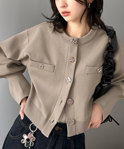 classicalelf（クラシカルエルフ）の「洗練された大人エレガンス。軽量短丈袖スリットボタンニットカーディガン（カーディガン/ボレロ・レディース・ブラック/グレイッシュベージュ/アイボリー/ブラウン・LARGE/MEDIUM/SMALL/X-LARGE）」の4枚目の写真