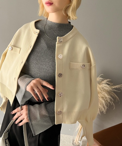 classicalelf（クラシカルエルフ）の「洗練された大人エレガンス。軽量短丈袖スリットボタンニットカーディガン（カーディガン/ボレロ・レディース・ブラック/グレイッシュベージュ/アイボリー/ブラウン・LARGE/MEDIUM/SMALL/X-LARGE）」の8枚目の写真