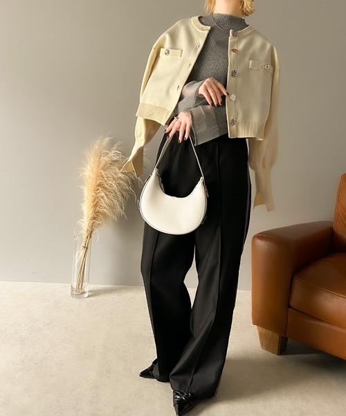 classicalelf（クラシカルエルフ）の「洗練された大人エレガンス。軽量短丈袖スリットボタンニットカーディガン（カーディガン/ボレロ・レディース・ブラック/グレイッシュベージュ/アイボリー/ブラウン・LARGE/MEDIUM/SMALL/X-LARGE）」の9枚目の写真