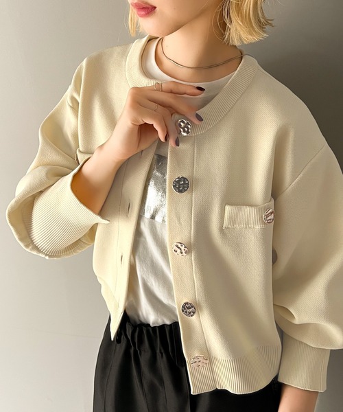 classicalelf（クラシカルエルフ）の「洗練された大人エレガンス。軽量短丈袖スリットボタンニットカーディガン（カーディガン/ボレロ・レディース・ブラック/グレイッシュベージュ/アイボリー/ブラウン・LARGE/MEDIUM/SMALL/X-LARGE）」の7枚目の写真