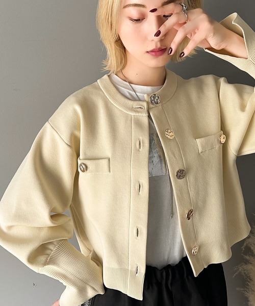 classicalelf（クラシカルエルフ）の「洗練された大人エレガンス。軽量短丈袖スリットボタンニットカーディガン（カーディガン/ボレロ・レディース・ブラック/グレイッシュベージュ/アイボリー/ブラウン・LARGE/MEDIUM/SMALL/X-LARGE）」の5枚目の写真