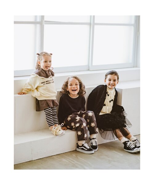 p.premier（ピードットプルミエ）の「イロチ買いしたいオーバーサイズロゴトレーナー（スウェット・キッズ・チャコール/ブラウン/ピンク/ブルー/オフホワイト・80/90/100/110/120/130/140）」の22枚目の写真