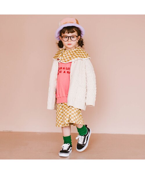 p.premier（ピードットプルミエ）の「イロチ買いしたいオーバーサイズロゴトレーナー（スウェット・キッズ・チャコール/ブラウン/ピンク/ブルー/オフホワイト・80/90/100/110/120/130/140）」の9枚目の写真