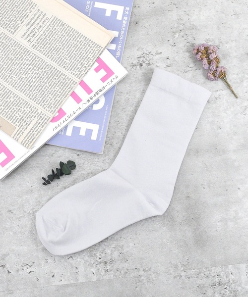 styiro（スタイロ）の「【ZOZO限定35色展開】春夏秋冬選べるカラーソックス（ソックス/靴下・レディース・ホワイト系3/ブラウン系3/グリーン系1/グリーン系3/ブルー系2/ブルー系4/パープル系2/イエロー系2/ホワイト系1/ホワイト系2/ブラック/ブラウン系1/ブラウン系2/パープル系3/パープル系4/パープル系5/モカ/ベージュ/グリーン系4/グリーン系5/ブルー系1/イエロー系1/ピンク系1/ピンク系2/ピンク系3/ピンク系4/オレンジ/ダークブラウン/グリーン系2/ブルー系3/ブルー系5/パープル系1/イエロー系3/ピンク系5/イエロー系4・FREE）」の3枚目の写真