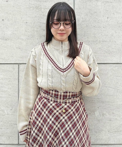 F i.n.t(フィント)の「レイヤード風ハーフジップケーブルニットプルオーバー/fint(ニット/セーター・レディース・グリーン/ベージュ/アイボリー・FREE)」の2枚目の写真