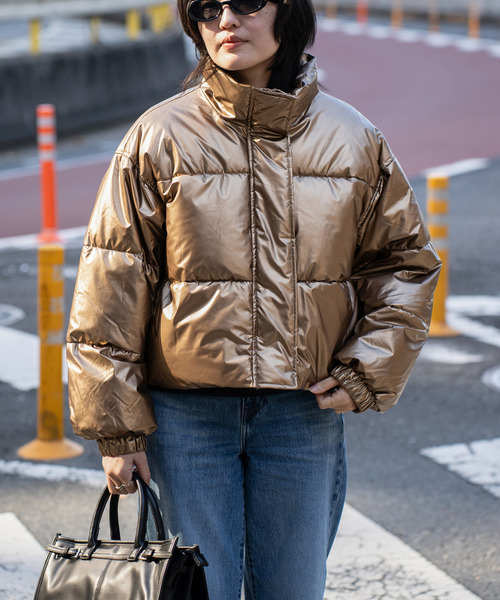 VENCEEXCHANGE（ヴァンスエクスチェンジ）の「メタリック中綿ショートジャケット（ダウンジャケット/コート・レディース・シルバー系/クリーム・FREE）」の3枚目の写真