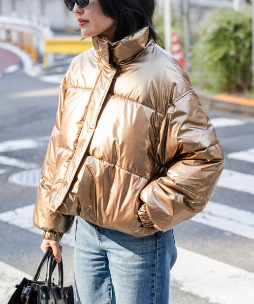 VENCEEXCHANGE（ヴァンスエクスチェンジ）の「メタリック中綿ショートジャケット（ダウンジャケット/コート・レディース・シルバー系/クリーム・FREE）」の4枚目の写真