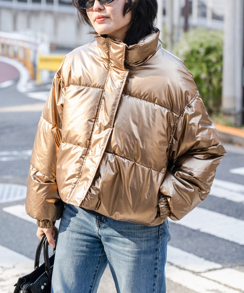 VENCEEXCHANGE（ヴァンスエクスチェンジ）の「メタリック中綿ショートジャケット（ダウンジャケット/コート・レディース・シルバー系/クリーム・FREE）」の5枚目の写真