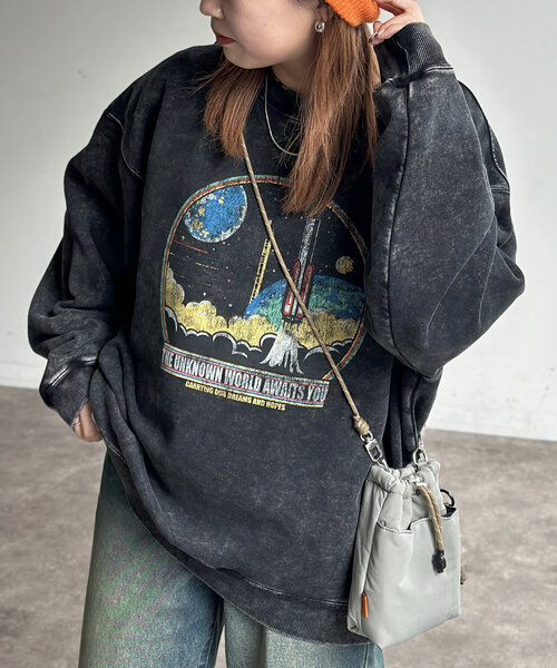 CPCM（シーピーシーエム）の「パウダー加工裏起毛スウェット（Tシャツ/カットソー・メンズ・グレー系その他2/ブラック系その他2/グレー系その他/ブラック/グレー/ブラック系その他・MEDIUM/LARGE）」の4枚目の写真