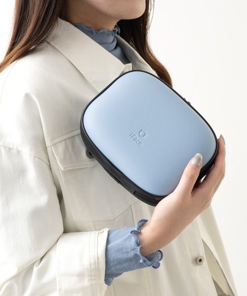 iFace(アイフェイス)の「iFace First Class KUSUMI マルチポーチ ガジェットポーチ(ポーチ・レディース・ブラック/アイボリー/グレイッシュブルー・FREE)」の5枚目の写真