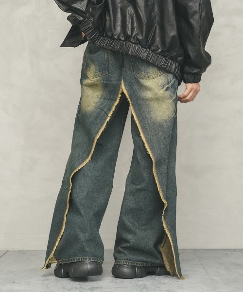 Shoowtime(ショウタイム)の「Vintage Wash Fringe Flap Drape Wide Straight Denim Pants / ビンテージウォッシュフリンジフラップドレープワイドストレートデニムパンツ(デニムパンツ・メンズ・ブルー系/ブラック系・X-LARGE/LARGE/MEDIUM)」の4枚目の写真