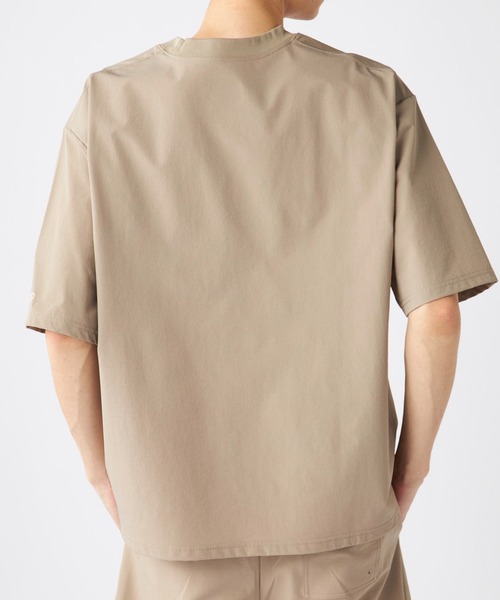 Kappa(カッパ)の「【水陸両用】ナイロントップス (ユニセックス)(Tシャツ/カットソー・レディース・サンドベージュ/ブラック・MEDIUM/LARGE/X-LARGE/XX-LARGE)」の4枚目の写真