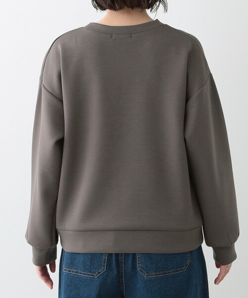 DRESKIP(ドレスキップ)の「【S-LL】もちさら ビジュー付きトップス(Tシャツ/カットソー・レディース・ライトベージュ/オフホワイト/チャコールグレー・04/03/02/01)」の4枚目の写真