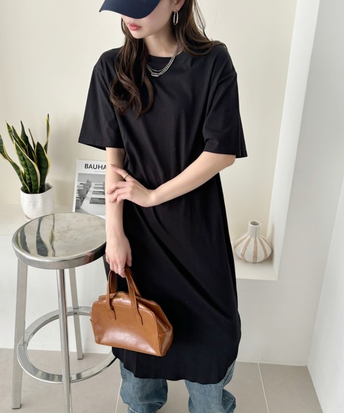 TREOVER(トレオーバー)の「裾ラウンド・サイドスリット Tシャツワンピース(ワンピース・レディース・ブラック/ブルーグレー/スカイブルー/ローズ/ブラウン/ダークブラウン/グリーン/チャコール/モカ・FREE)」の2枚目の写真