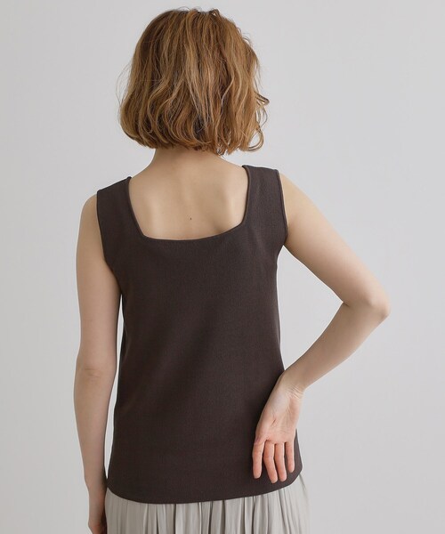 grove（グローブ）の「【ラフにもキレイにも、着回し力◎】2WAYスクエアニットタンク（タンクトップ・レディース・ブラウン系その他/オフホワイト/チャコールグレー・02/03/01/04/05）」の20枚目の写真