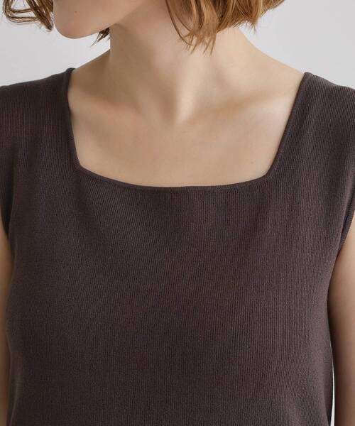 grove（グローブ）の「【ラフにもキレイにも、着回し力◎】2WAYスクエアニットタンク（タンクトップ・レディース・ブラウン系その他/オフホワイト/チャコールグレー・02/03/01/04/05）」の7枚目の写真