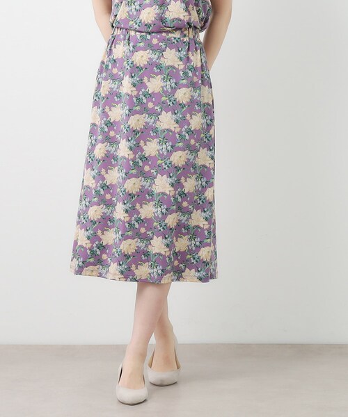 LAURA ASHLEY(ローラアシュレイ)の「【洗える/ジャージ素材/同柄アイテムあり】シャーボーン柄スカート(スカート・レディース・ネイビー系/パープル系5・38/40)」の1枚目の写真