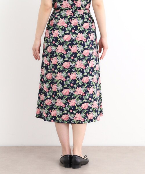 LAURA ASHLEY(ローラアシュレイ)の「【洗える/ジャージ素材/同柄アイテムあり】シャーボーン柄スカート(スカート・レディース・ネイビー系/パープル系5・38/40)」の6枚目の写真