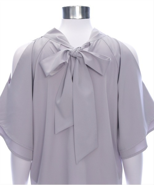 CLEAR BASIC（クリアベーシック）の「オープンショルダーフレアスリーブブラウス[着回し力抜群 大人 フェミニン]≪SS新作≫（シャツ/ブラウス・レディース・グレー/アイボリー/ブルーグレー/ブラック/ボルドー・F）」の8枚目の写真