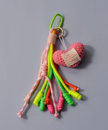 emesuelee（エメスーリー）の「カラフルパラコード ハートチャーム キーリング バッグチャーム（キーホルダー）」