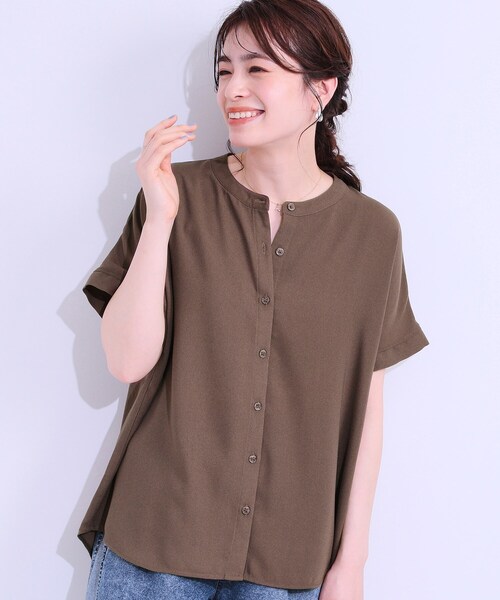 SHOO・LA・RUE（シューラルー）の「【洗える/プチプラ】大人の抜け感をプラスする バンドカラーシャツ（シャツ/ブラウス・レディース・ブラウン系/ブラック/ライトグレー/ブルーグリーン・04/01/02/03）」の4枚目の写真