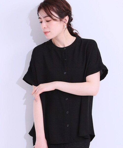 SHOO・LA・RUE（シューラルー）の「【洗える/プチプラ】大人の抜け感をプラスする バンドカラーシャツ（シャツ/ブラウス・レディース・ブラウン系/ブラック/ライトグレー/ブルーグリーン・04/01/02/03）」の2枚目の写真