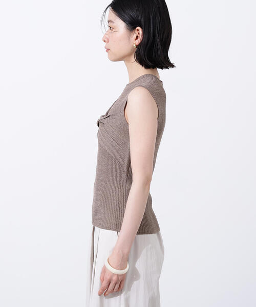 N.（N. Natural Beauty Basic）（エヌエヌナチュラルビューティーベーシック）の「フロントツイストリブニット（ニット/セーター・レディース・チャコールグレー/ライトイエロー/ベージュ・MEDIUM）」の18枚目の写真