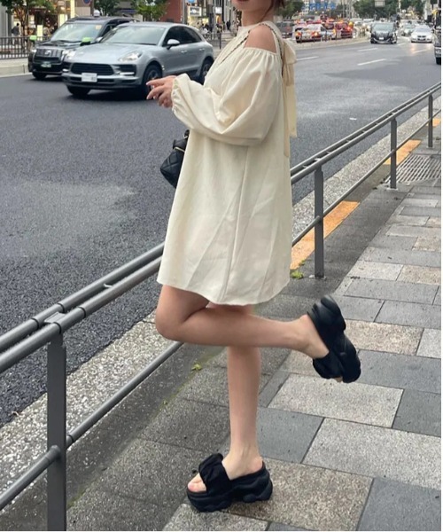 gossip!ロサンゼルス(ゴシップロサンゼルス)の「厚底トングミュールサンダル ビーチサンダル 美脚 夏(サンダル・レディース・ブラック・S/M/L/XL)」の11枚目の写真