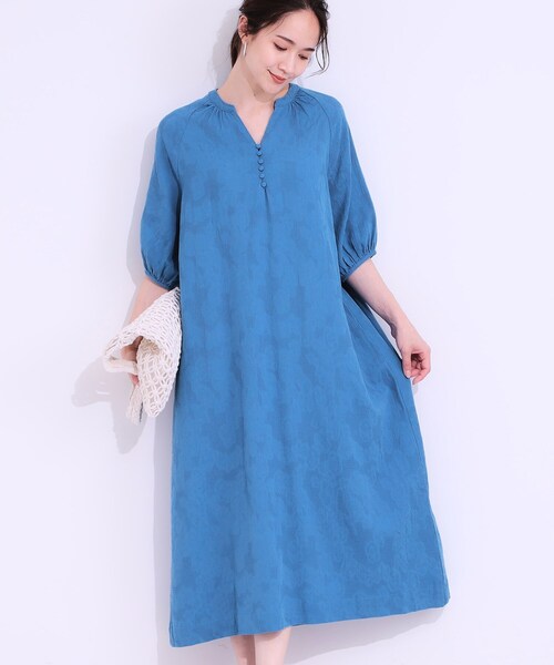 SHOO・LA・RUE（シューラルー）の「【S-LL/綿100%】上品さ漂う フラワージャカード 5分袖ワンピース（ワンピース・レディース・ブルー/ホワイト/ブラック・03/02/01/04）」の3枚目の写真