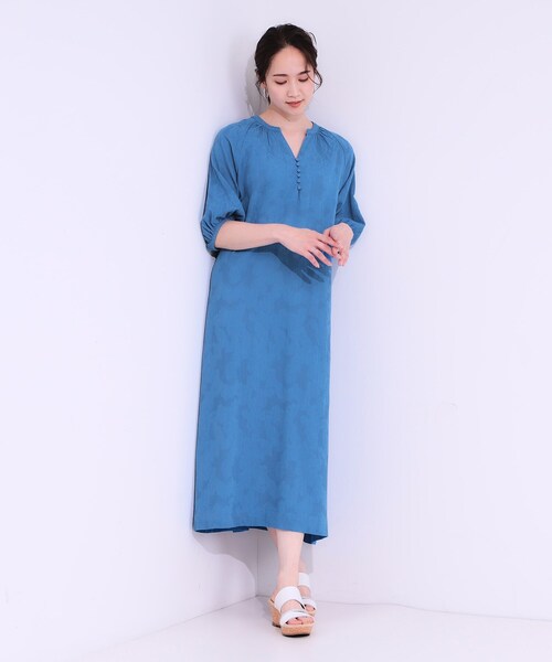SHOO・LA・RUE（シューラルー）の「【S-LL/綿100%】上品さ漂う フラワージャカード 5分袖ワンピース（ワンピース・レディース・ブルー/ホワイト/ブラック・03/02/01/04）」の11枚目の写真