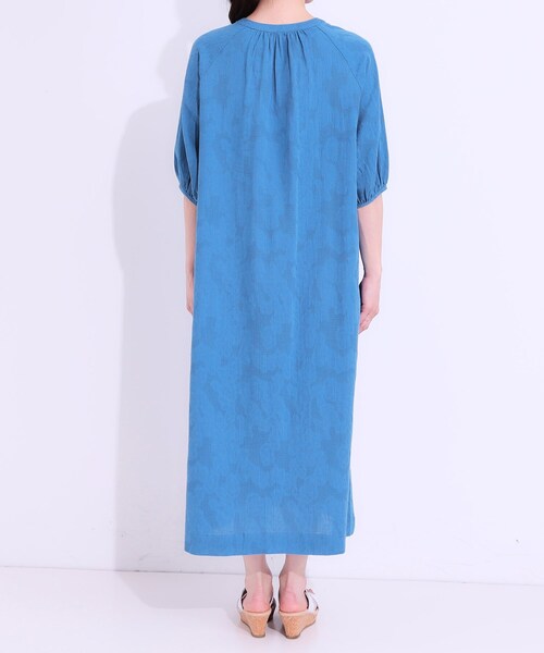 SHOO・LA・RUE（シューラルー）の「【S-LL/綿100%】上品さ漂う フラワージャカード 5分袖ワンピース（ワンピース・レディース・ブルー/ホワイト/ブラック・03/02/01/04）」の19枚目の写真