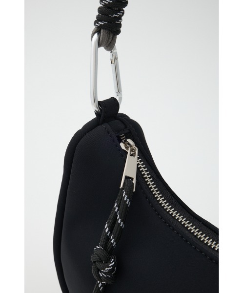 MOUSSY(マウジー)の「PARACORD NYLON バッグ(ショルダーバッグ・レディース・ブラック/ライトグレー・FREE)」の4枚目の写真