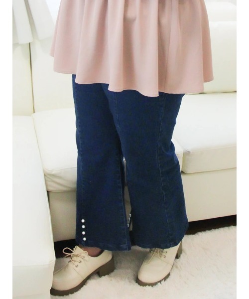 Re-J&SUPURE(リジェイアンドスプル)の「【大きいサイズ】【Kannaコラボ】裾パール付きフレアデニムパンツ(デニムパンツ・レディース・ネイビー/ブルー・XX-LARGE/XXX-LARGE/XXXX-LARGE)」の17枚目の写真