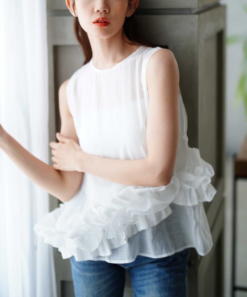 Sawa a la mode(サワアラモード)の「アシンメトリーフリルシアーブラウス(シャツ/ブラウス・レディース・ホワイト/ブルー・FREE)」の1枚目の写真