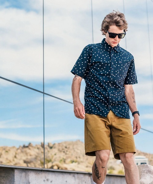 VOLCOM(ボルコム)の「【VOLCOM/ボルコム】Frickin Elastic Waist Shorts/ウエストゴムドローコード付きショートパンツ(その他パンツ・メンズ・ブラック/ダークカーキ・SMALL/MEDIUM/LARGE/X-LARGE)」の2枚目の写真