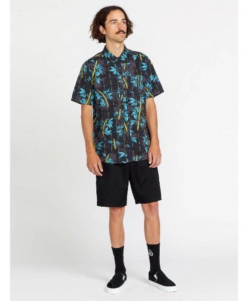 VOLCOM(ボルコム)の「【VOLCOM/ボルコム】Frickin Elastic Waist Shorts/ウエストゴムドローコード付きショートパンツ(その他パンツ・メンズ・ブラック/ダークカーキ・SMALL/MEDIUM/LARGE/X-LARGE)」の1枚目の写真