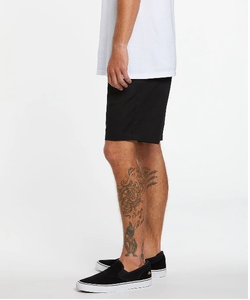VOLCOM(ボルコム)の「【VOLCOM/ボルコム】Frickin Elastic Waist Shorts/ウエストゴムドローコード付きショートパンツ(その他パンツ・メンズ・ブラック/ダークカーキ・SMALL/MEDIUM/LARGE/X-LARGE)」の6枚目の写真