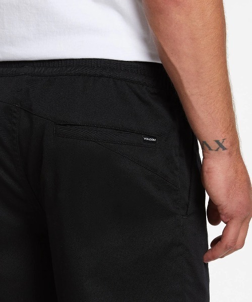 VOLCOM(ボルコム)の「【VOLCOM/ボルコム】Frickin Elastic Waist Shorts/ウエストゴムドローコード付きショートパンツ(その他パンツ・メンズ・ブラック/ダークカーキ・SMALL/MEDIUM/LARGE/X-LARGE)」の7枚目の写真