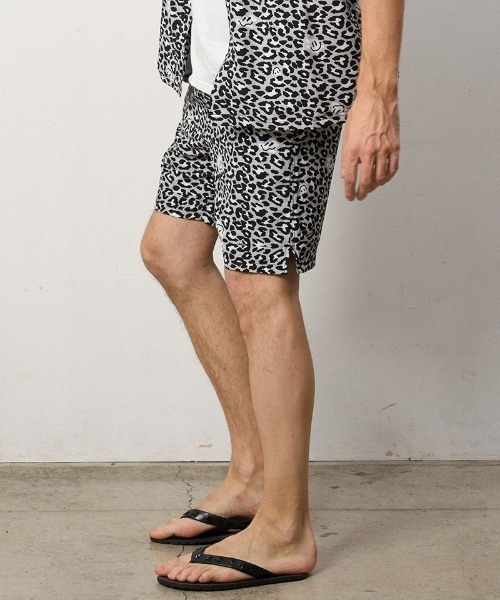 STUD MUFFIN(スタッドマフィン)の「STUD MUFFIN/スタッドマフィン/ストレッチサテン スマイリーレオパードボードショーツ(その他パンツ・メンズ・ブラック/イエロー・2/3/4)」の3枚目の写真