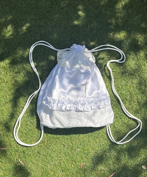 idem(イデム)の「lace frill knapsack / フリルナップザック(バックパック/リュック・レディース・アイボリー/ブラック/ホワイト/イエロー・FREE)」の2枚目の写真