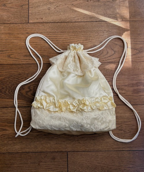 idem(イデム)の「lace frill knapsack / フリルナップザック(バックパック/リュック・レディース・アイボリー/ブラック/ホワイト/イエロー・FREE)」の4枚目の写真