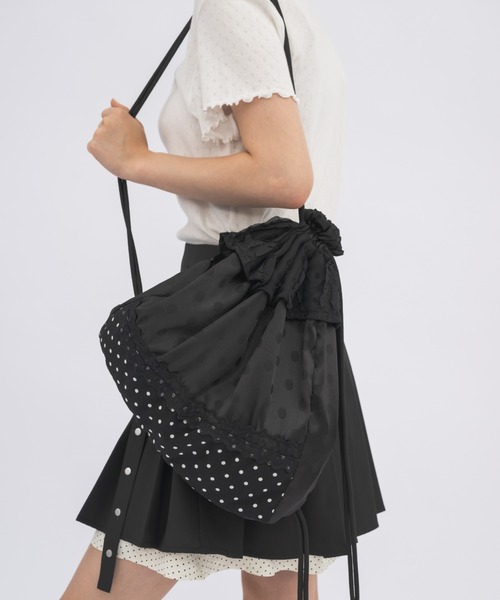 idem(イデム)の「lace frill knapsack / フリルナップザック(バックパック/リュック・レディース・アイボリー/ブラック/ホワイト/イエロー・FREE)」の5枚目の写真