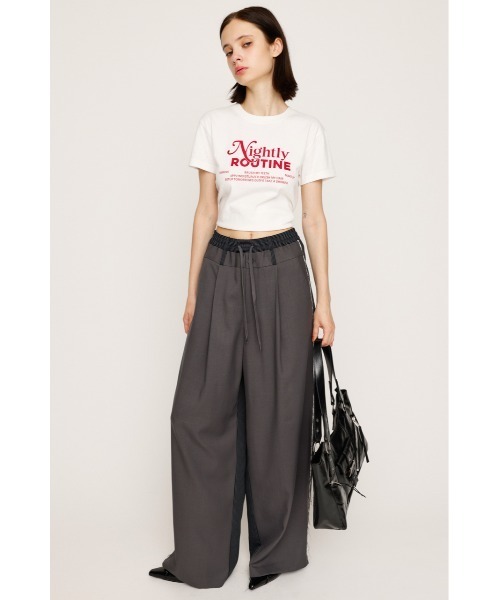 SLY(スライ)の「COMPACT LOGO PRINT T/SH コンパクト ロゴ プリント Tシャツ 半袖 夏服(Tシャツ/カットソー・レディース・ダークグレー/レッド/ホワイト/ブラウン/ネイビー・FREE)」の6枚目の写真