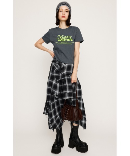 SLY(スライ)の「COMPACT LOGO PRINT T/SH コンパクト ロゴ プリント Tシャツ 半袖 夏服(Tシャツ/カットソー・レディース・ダークグレー/レッド/ホワイト/ブラウン/ネイビー・FREE)」の11枚目の写真