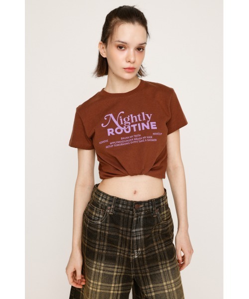 SLY(スライ)の「COMPACT LOGO PRINT T/SH コンパクト ロゴ プリント Tシャツ 半袖 夏服(Tシャツ/カットソー・レディース・ダークグレー/レッド/ホワイト/ブラウン/ネイビー・FREE)」の14枚目の写真